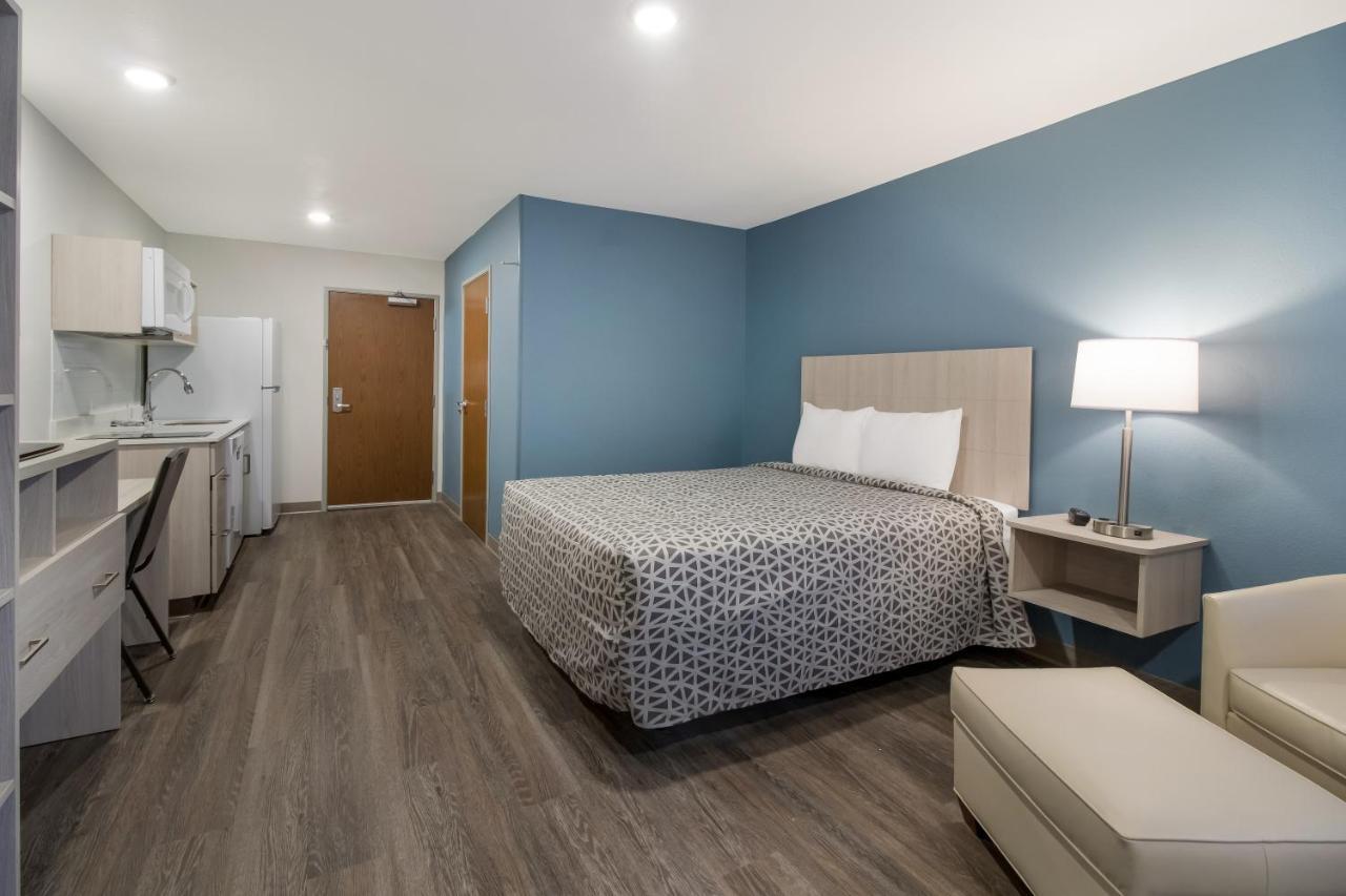 Woodspring Suites Dearborn Detroit Exteriör bild