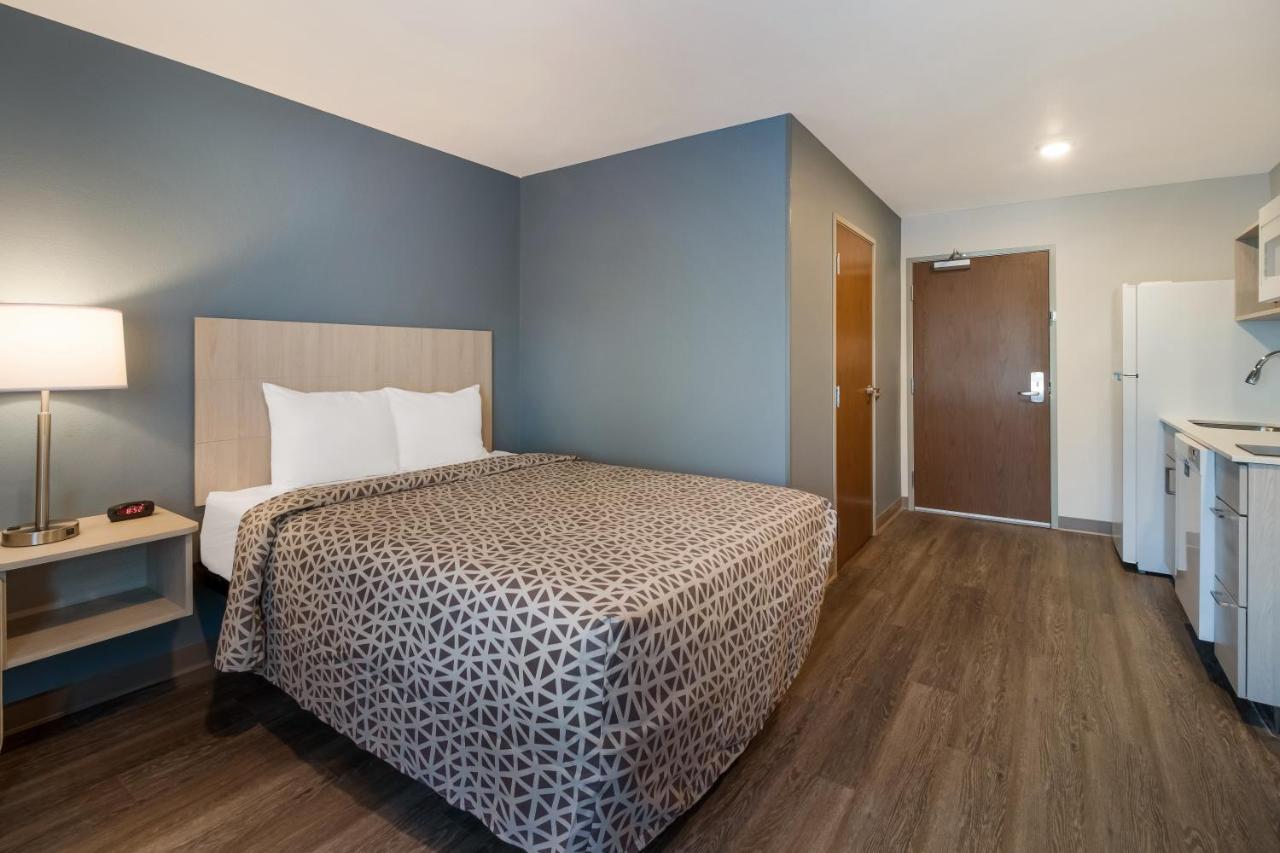 Woodspring Suites Dearborn Detroit Exteriör bild