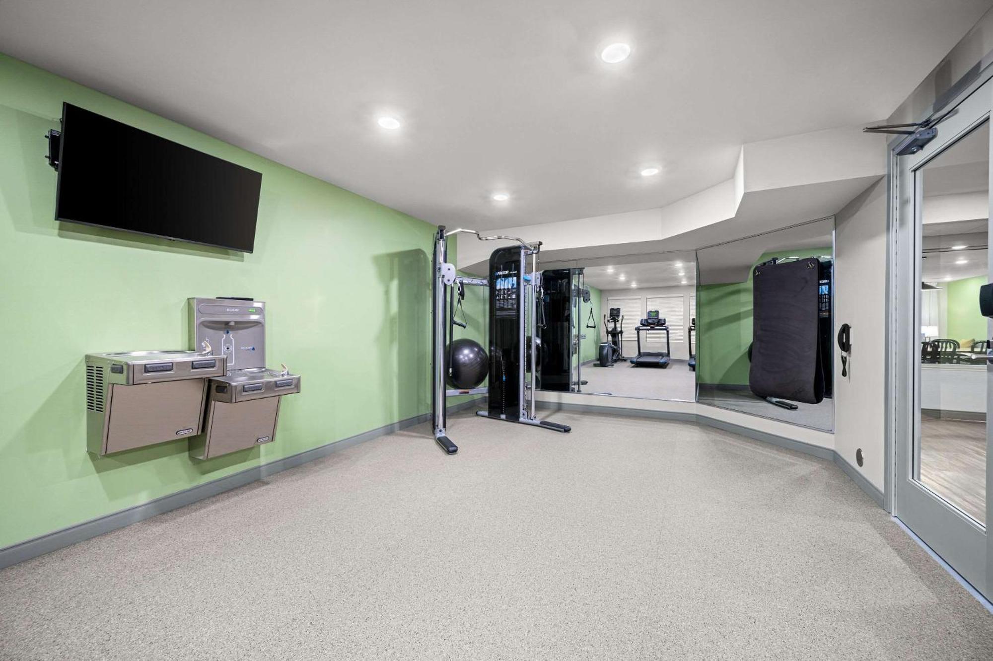 Woodspring Suites Dearborn Detroit Exteriör bild