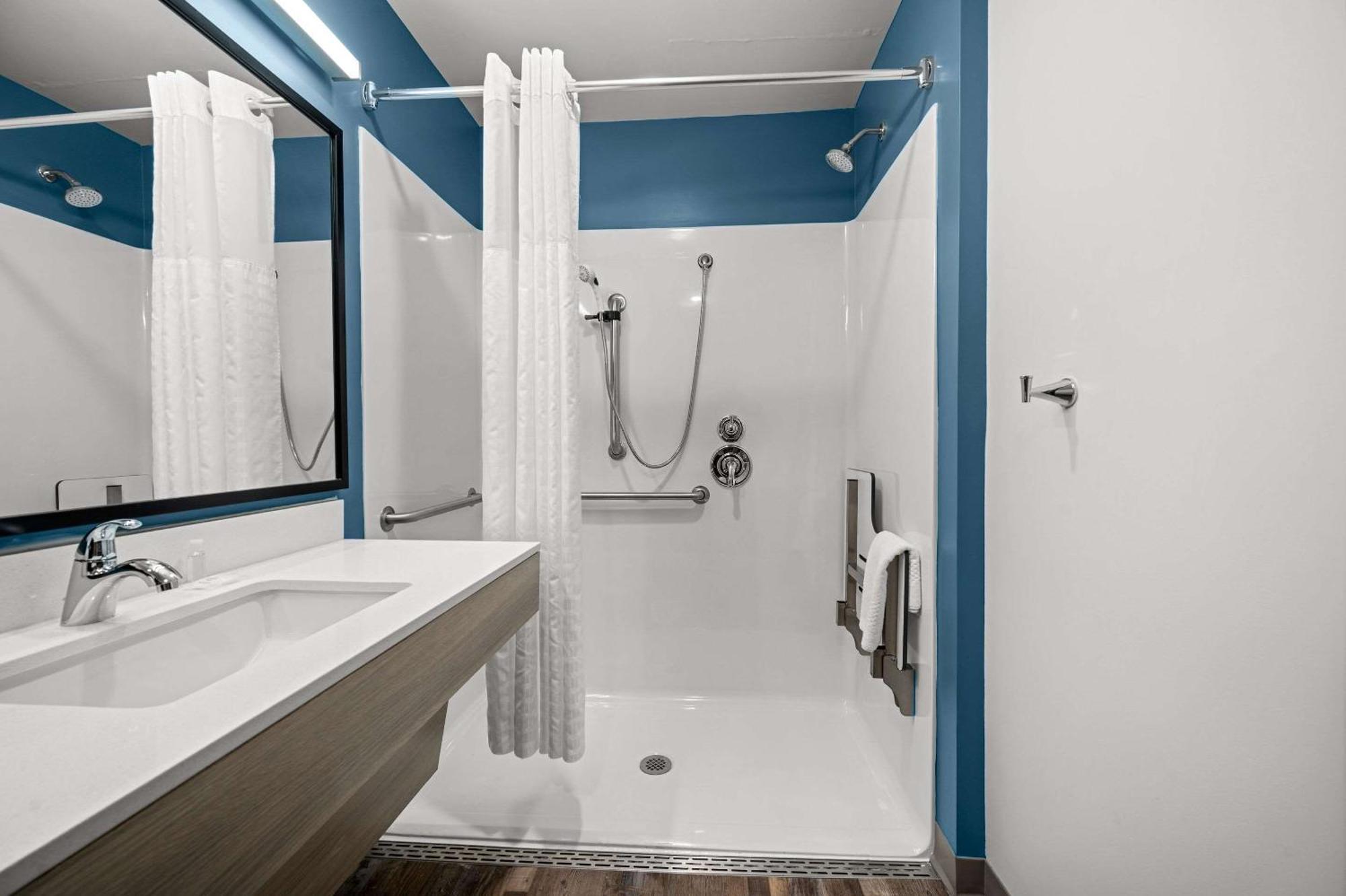 Woodspring Suites Dearborn Detroit Exteriör bild