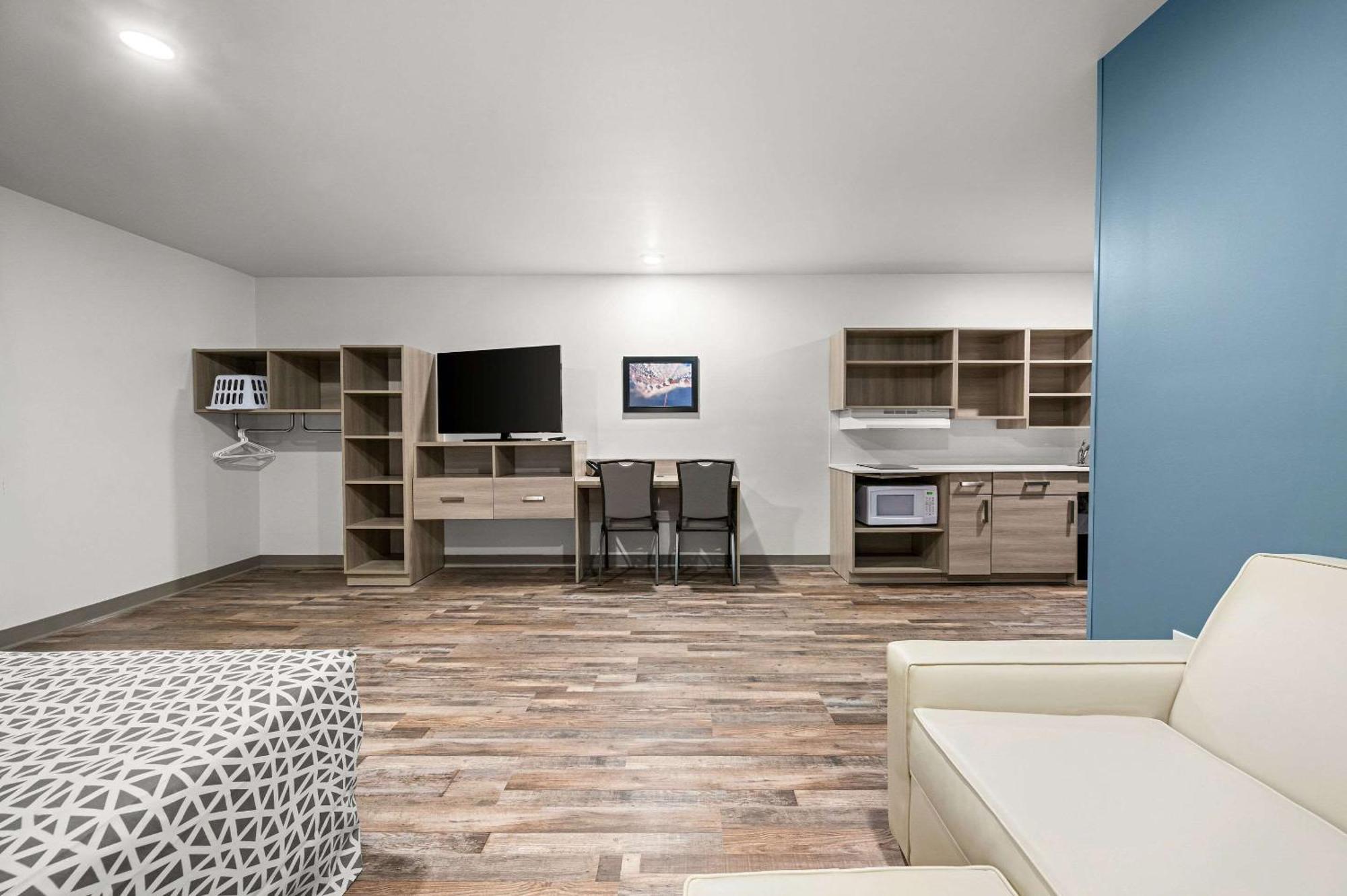 Woodspring Suites Dearborn Detroit Exteriör bild