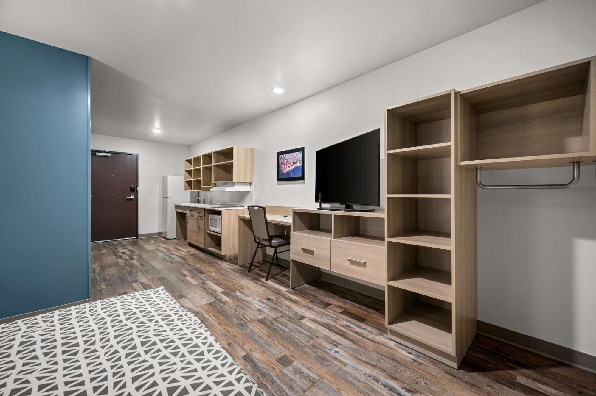 Woodspring Suites Dearborn Detroit Exteriör bild