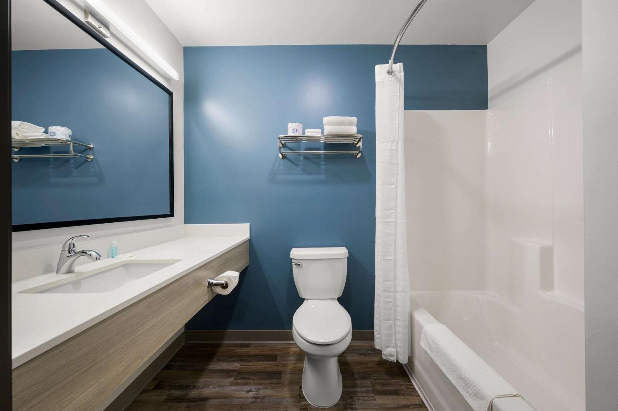 Woodspring Suites Dearborn Detroit Exteriör bild