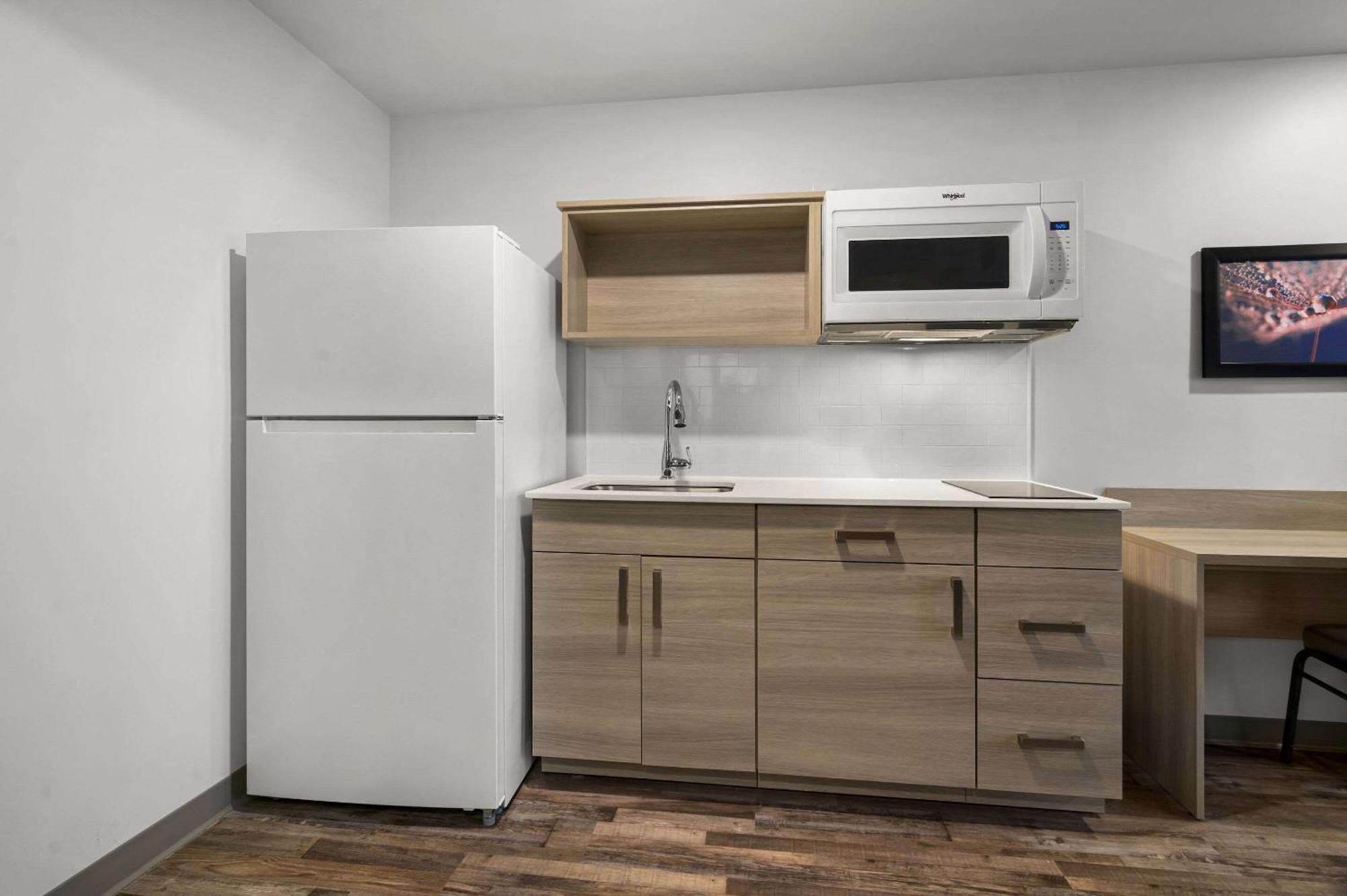 Woodspring Suites Dearborn Detroit Exteriör bild