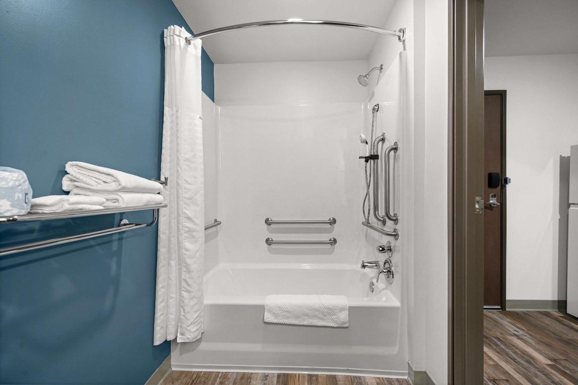 Woodspring Suites Dearborn Detroit Exteriör bild