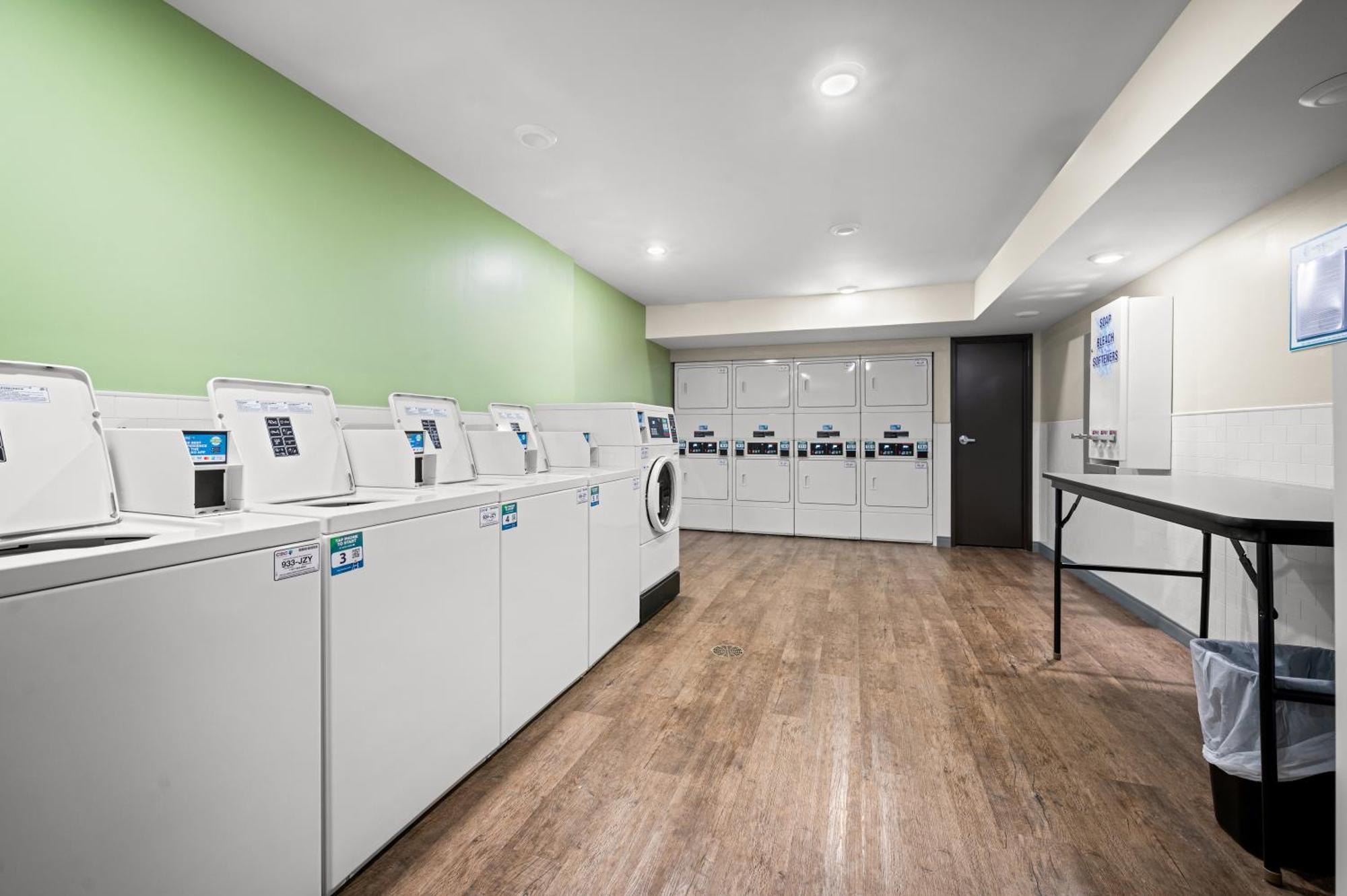Woodspring Suites Dearborn Detroit Exteriör bild